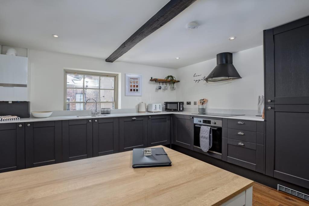 Paradise Square - Remodelled 18Th Century Apartme Sheffield Esterno foto